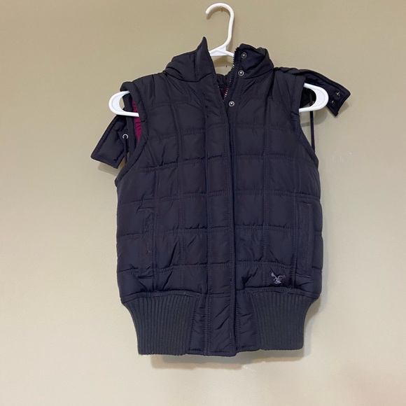 American Eagle Puff Vest - Picture 2 of 4